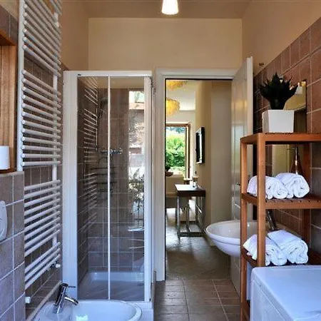 Sleeps 4 Appartamento Lenno