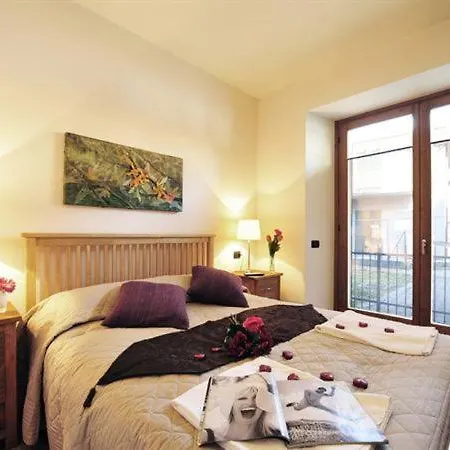 Sleeps 4 Lenno